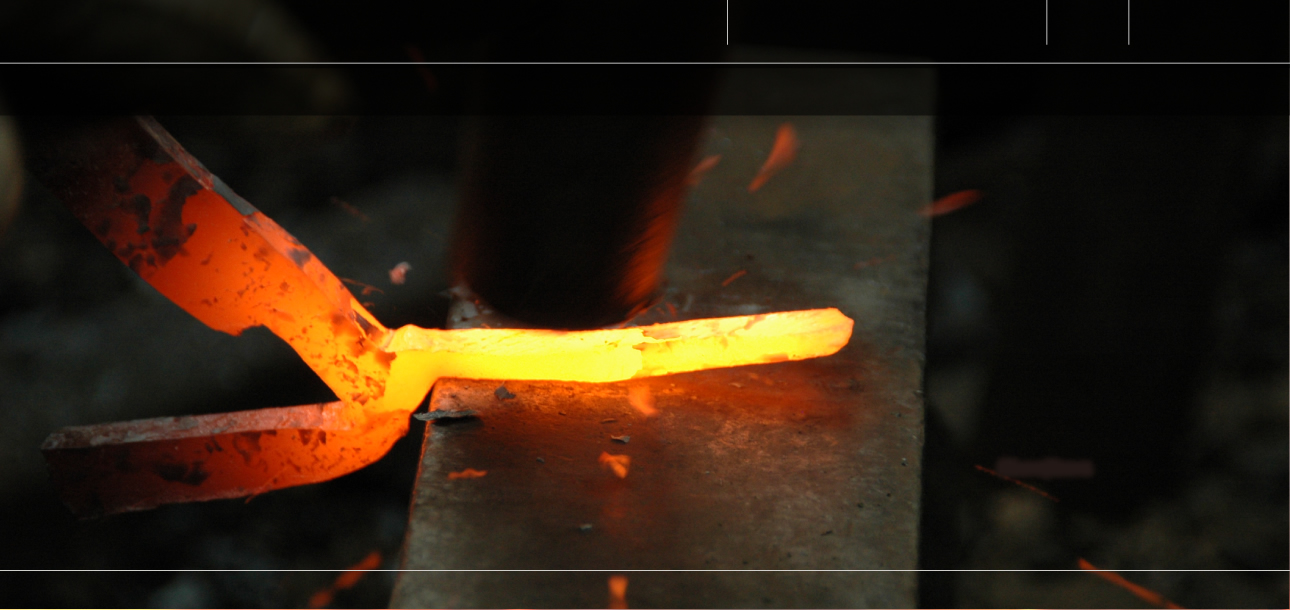 Narita-shi Chiba, | The quenching using pine charcoal; knifesmith of the traditional technique made by fire polishing.